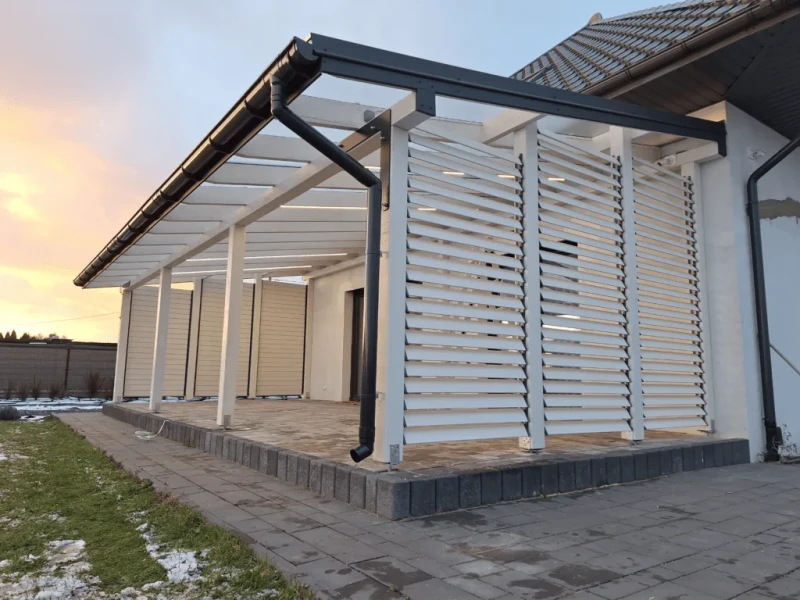 Terrassenüberdachung mit Sichtschutz